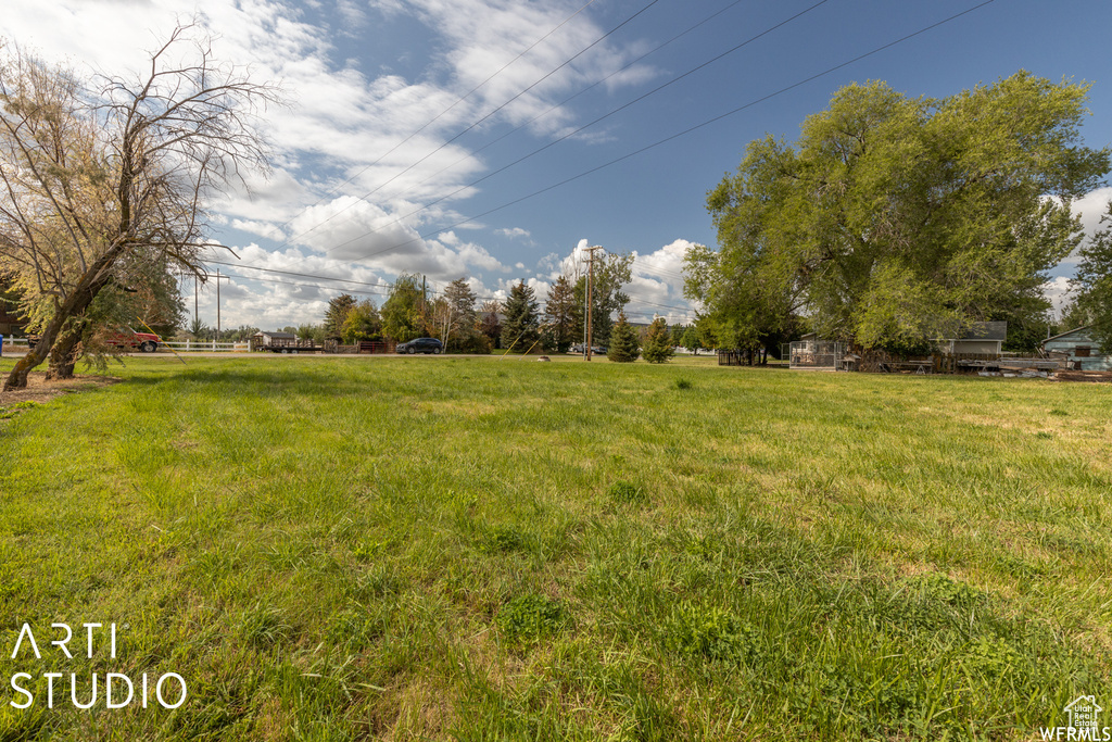 View of yard with a rural view