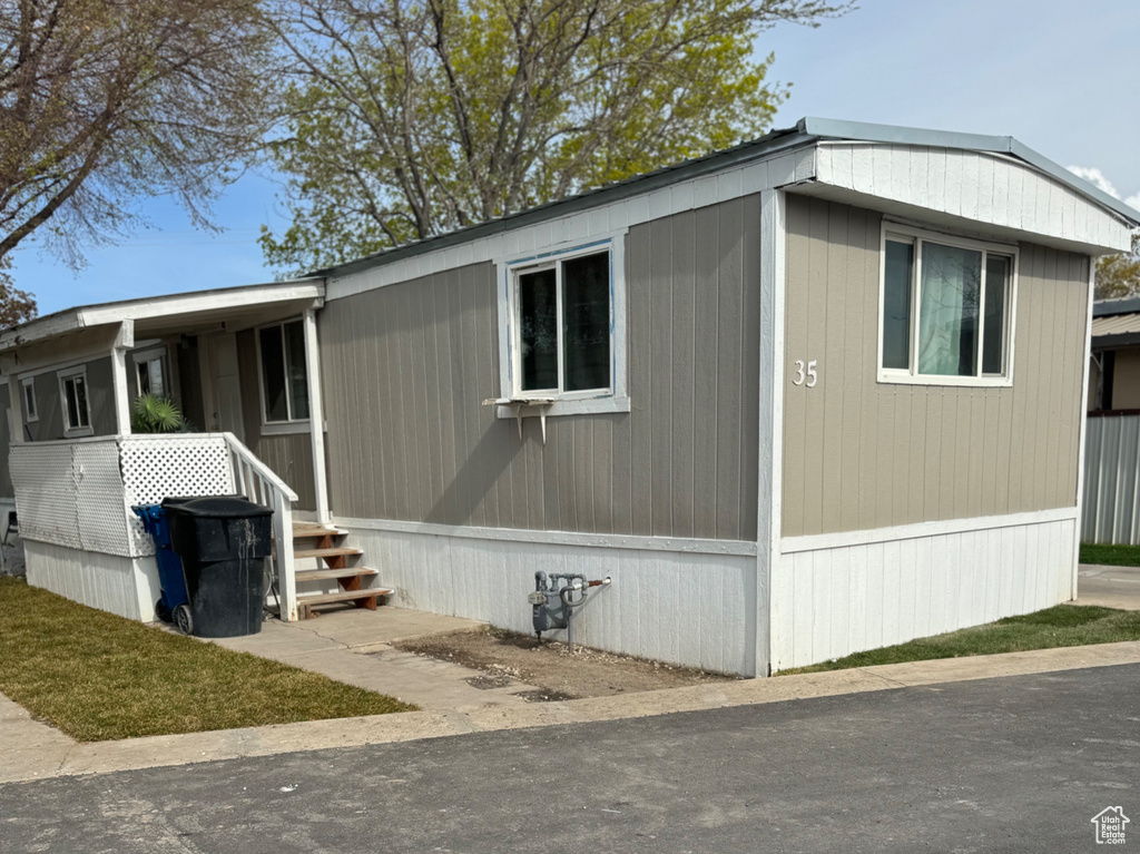 View of manufactured / mobile home