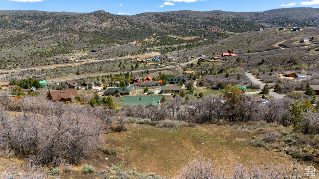 Aerial view with a mountain view