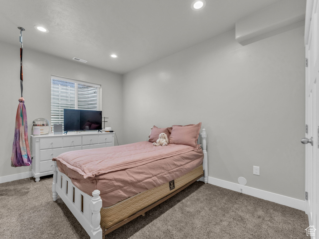 Bedroom with recessed lighting, visible vents, light carpet, and baseboards