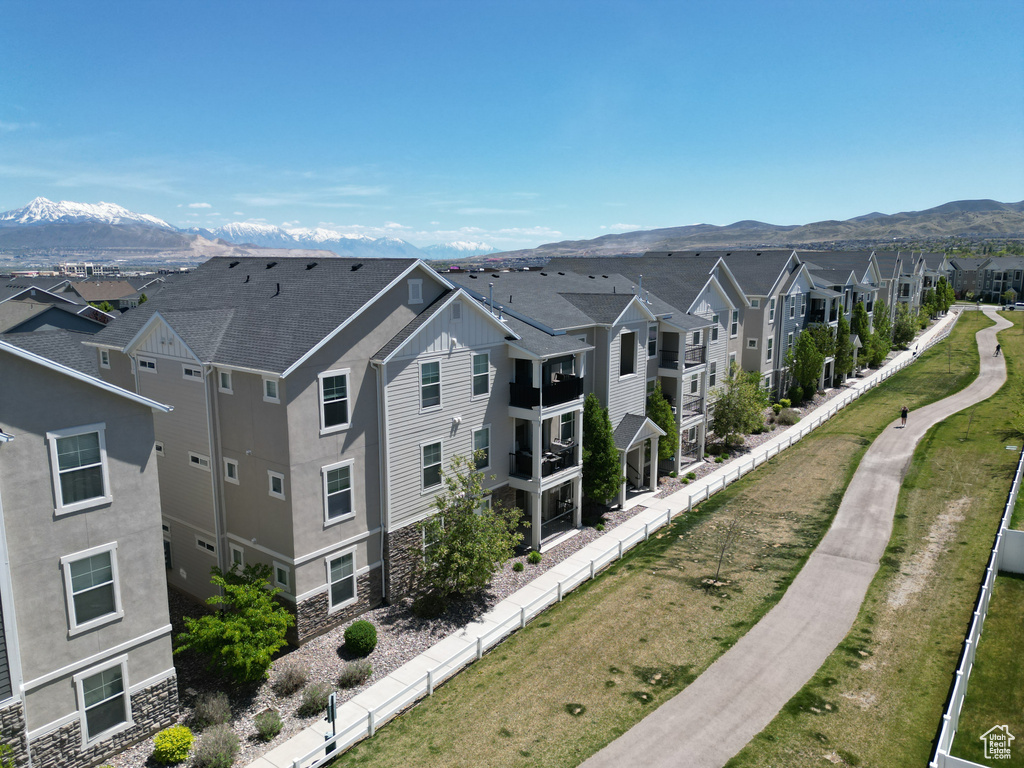 Birds eye view of property featuring a mountain view and a residential view
