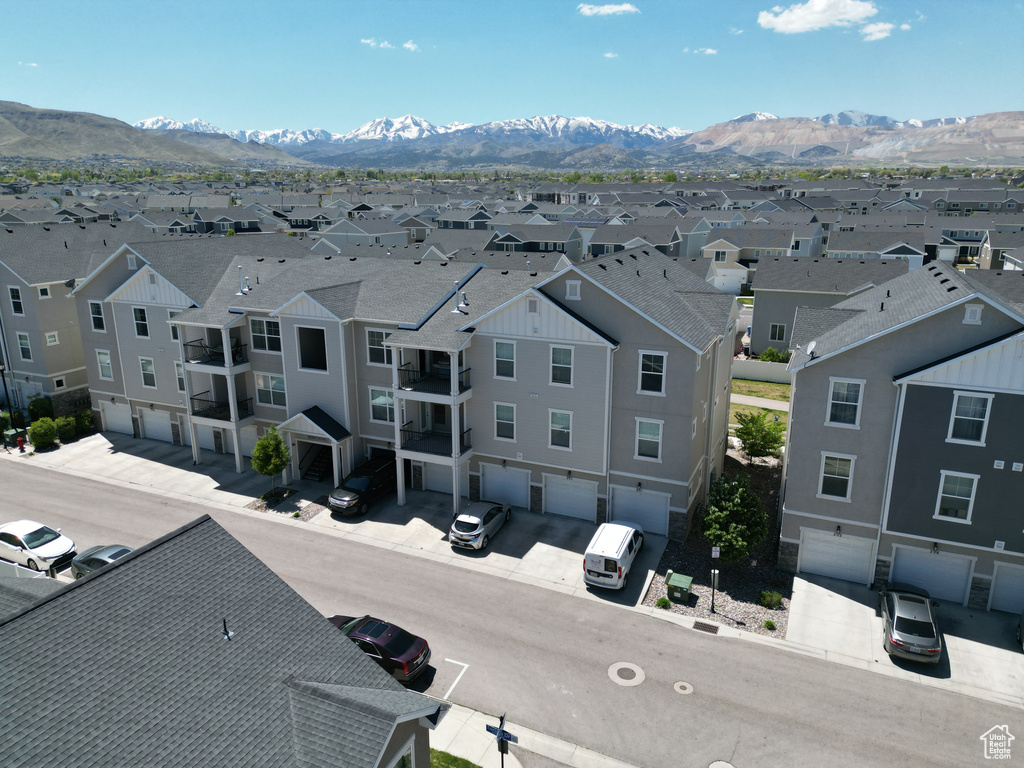 Bird's eye view with a residential view and a mountain view