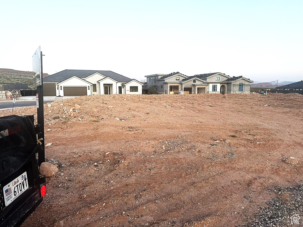 View of yard with a residential view