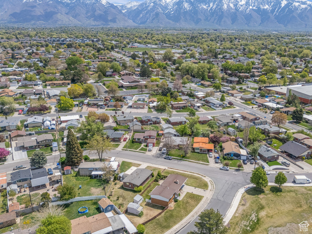 Bird\\\\\\\'s eye view with a residential view and a mountain view