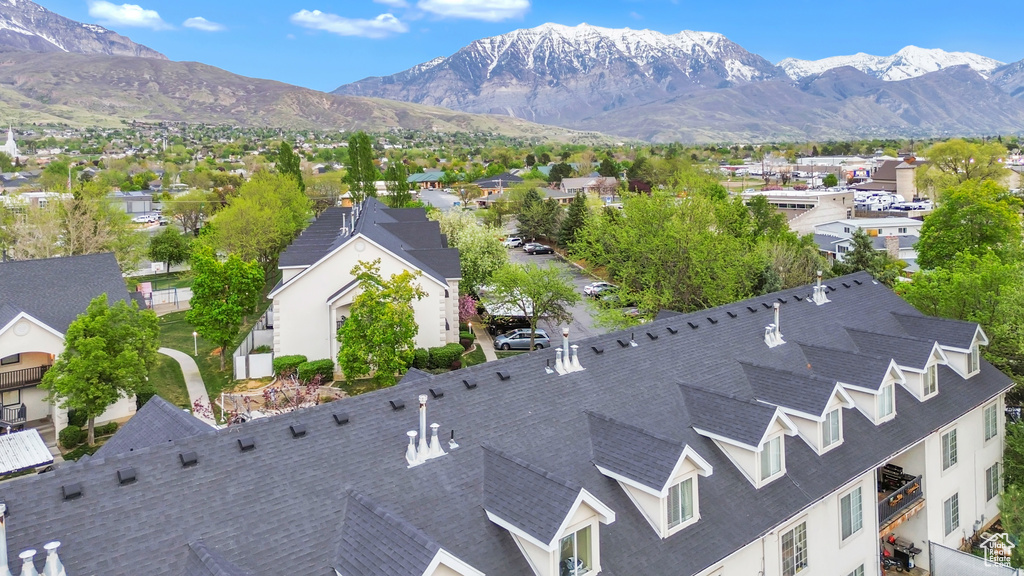 Bird's eye view featuring a mountain view and a residential view