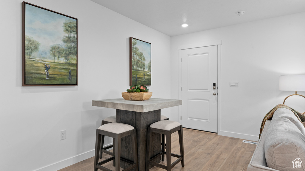 Dining room with visible vents, recessed lighting, light wood finished floors, and baseboards