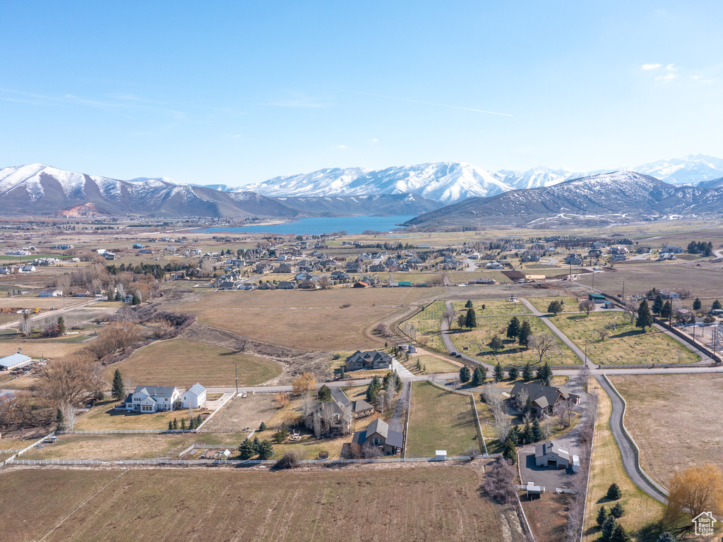 Aerial view with a mountain view