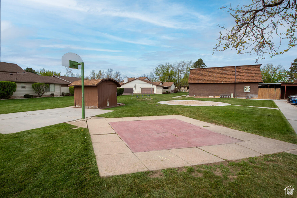View of yard with a shed and an outbuilding