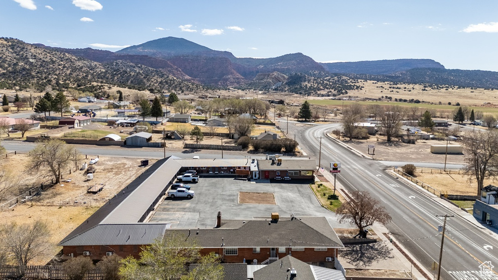 Bird\\\'s eye view featuring a mountain view