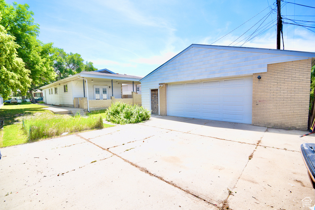 Single story home with brick siding and driveway