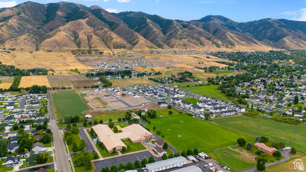 Aerial view with a mountain view