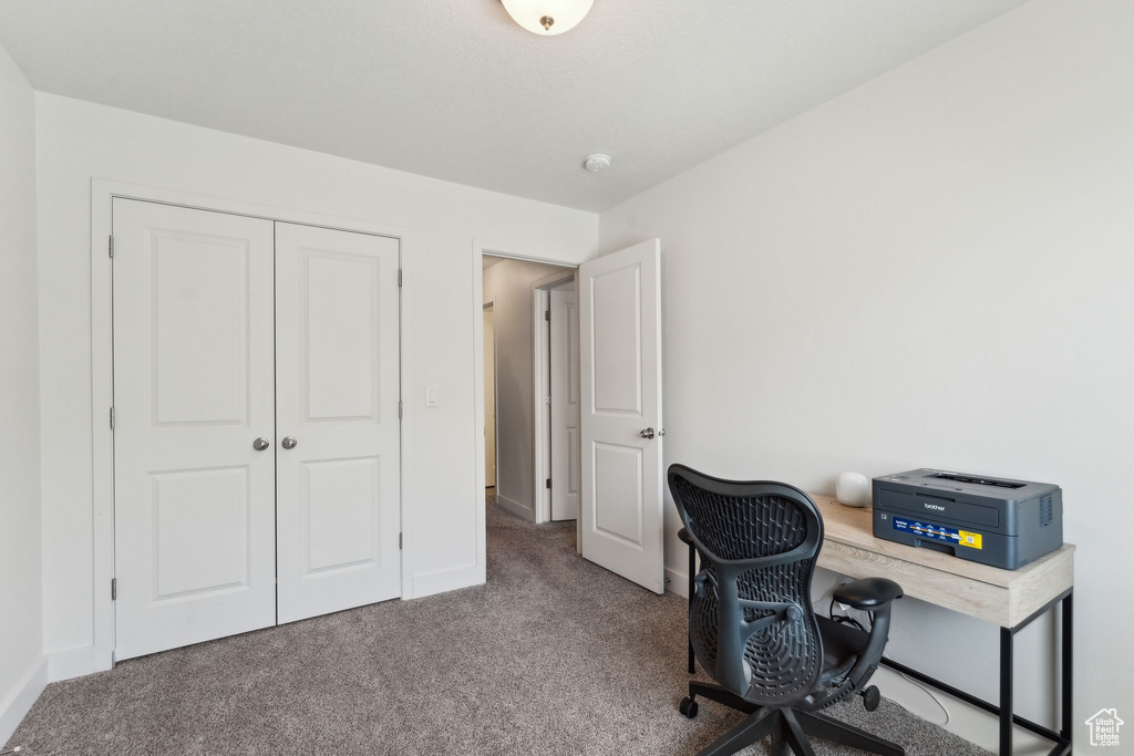 Office space with carpet flooring and baseboards