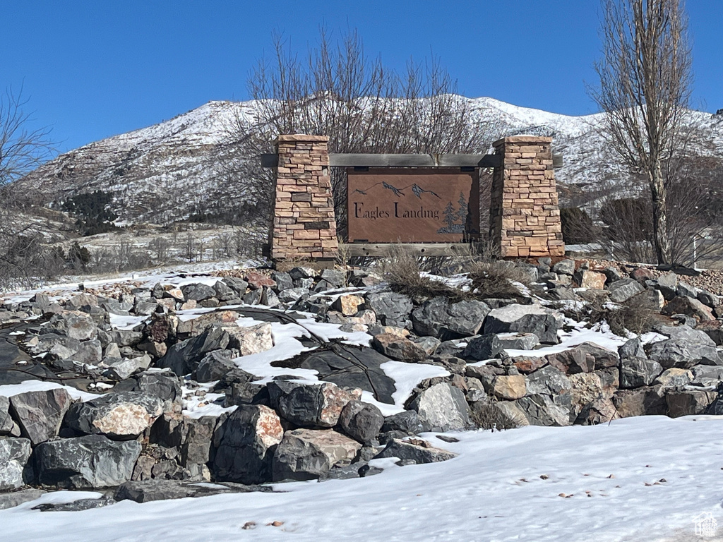 Community sign featuring a mountain view