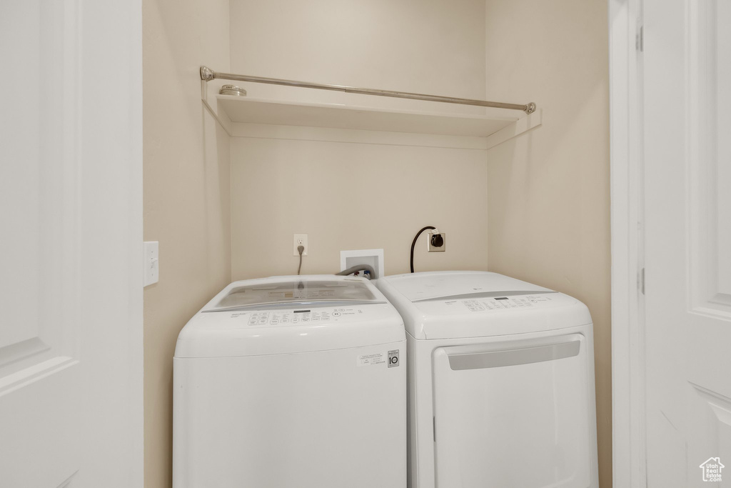 Washroom with washing machine and clothes dryer