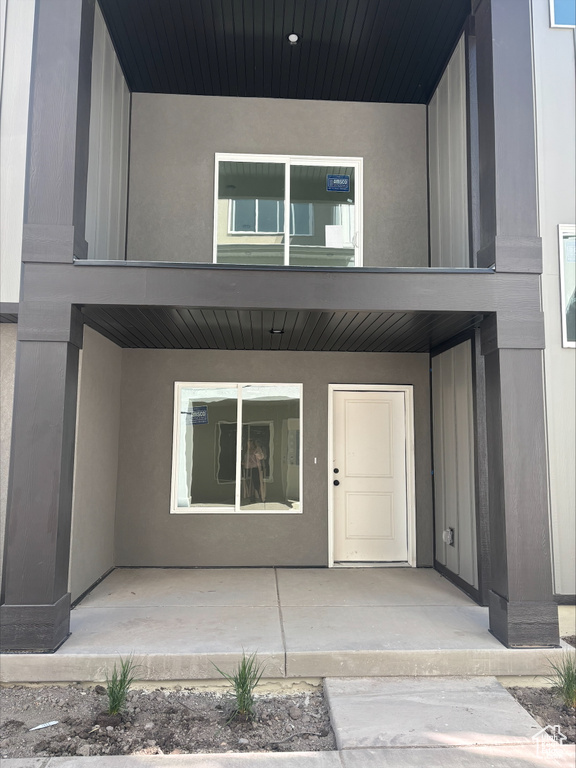 View of exterior entry with stucco siding