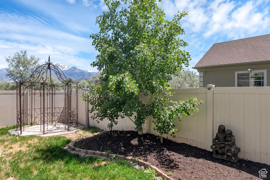 Fenced backyard featuring a mountain view