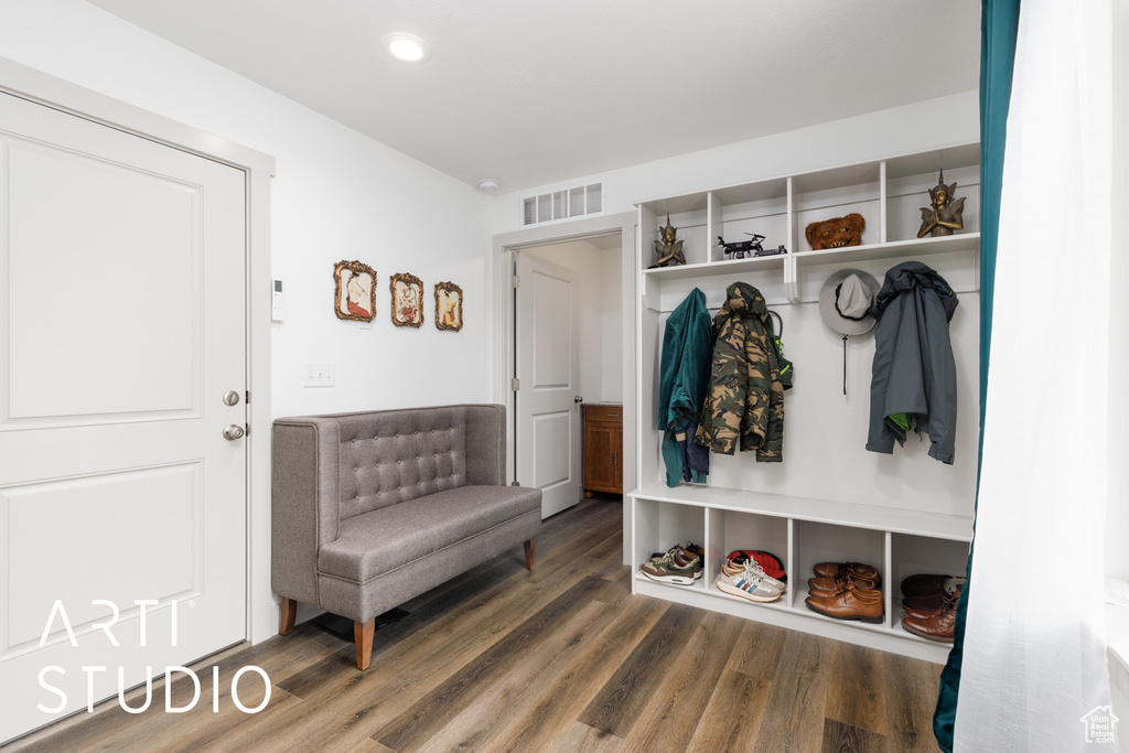 Mudroom featuring visible vents, wood finished floors, and recessed lighting