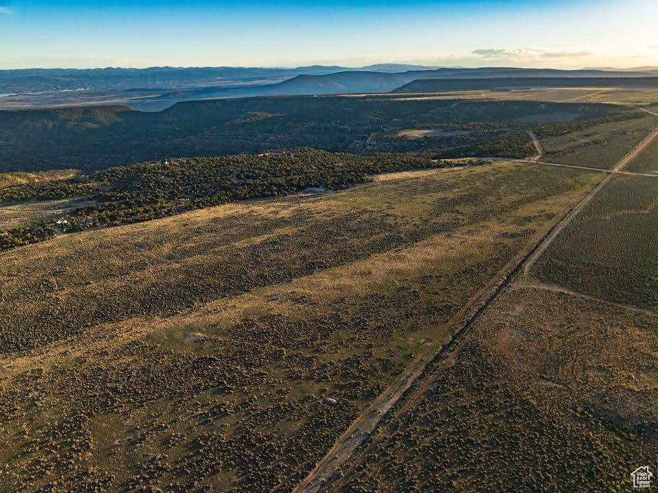 Aerial view with a mountain view