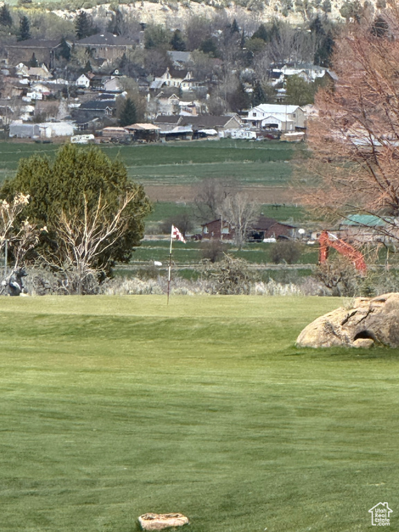 View of home\\\\\\\'s community with a lawn
