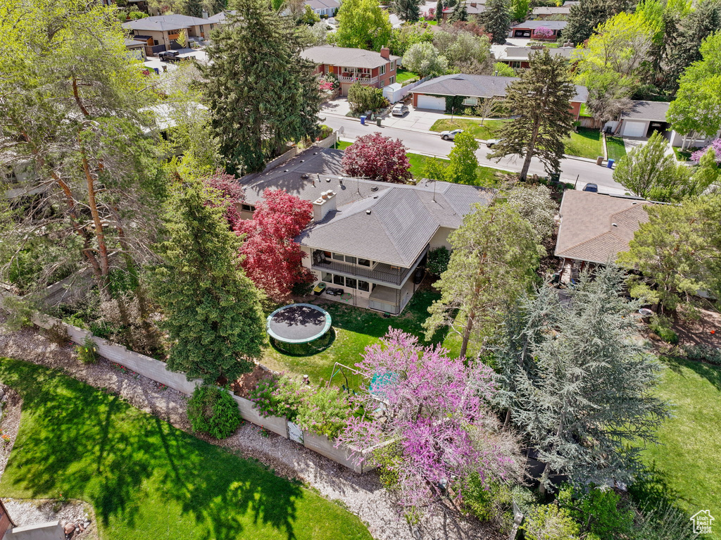 Birds eye view of property featuring a residential view