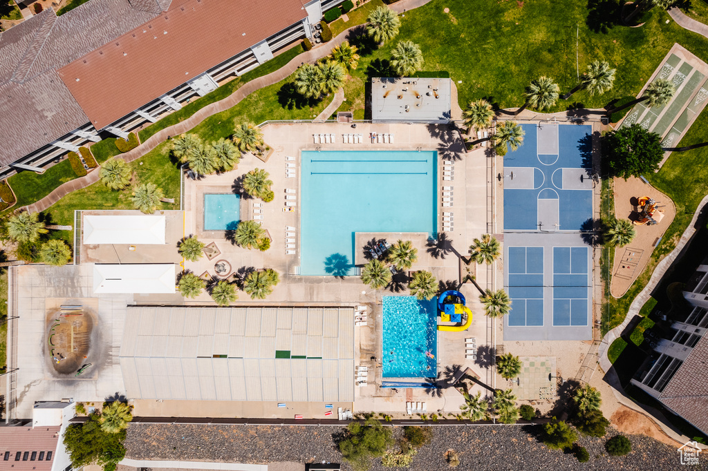 Birds eye view of property
