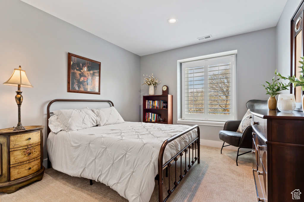 Bedroom featuring visible vents, light carpet, multiple windows, and recessed lighting