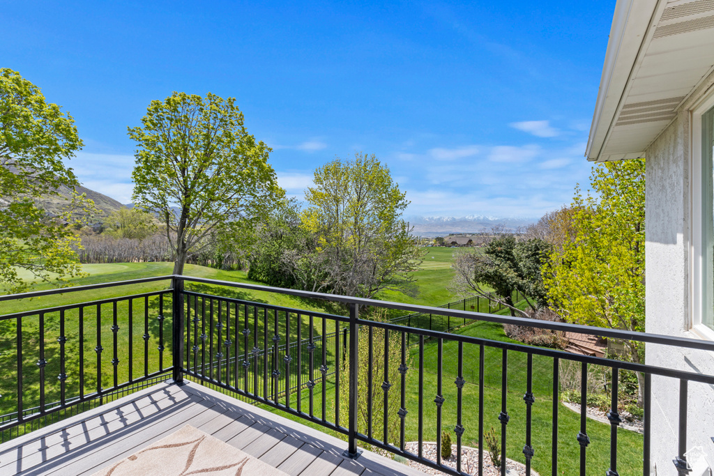 Balcony featuring a mountain view