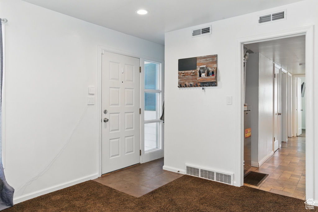 Foyer featuring recessed lighting, visible vents, and baseboards
