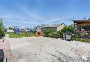 View of patio / terrace with area for grilling