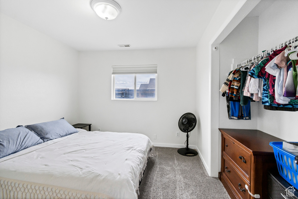Bedroom with carpet flooring, baseboards, and visible vents