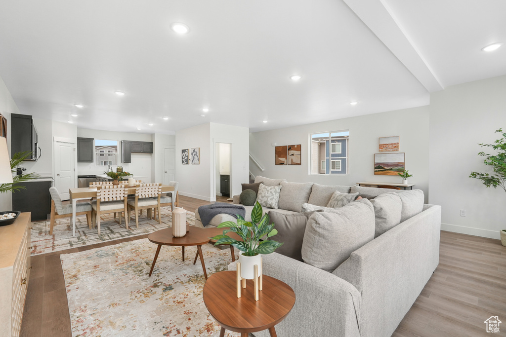 Living area featuring light wood-style flooring, baseboards, and recessed lighting