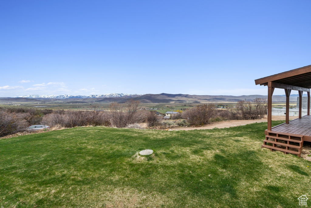 View of yard featuring a mountain view