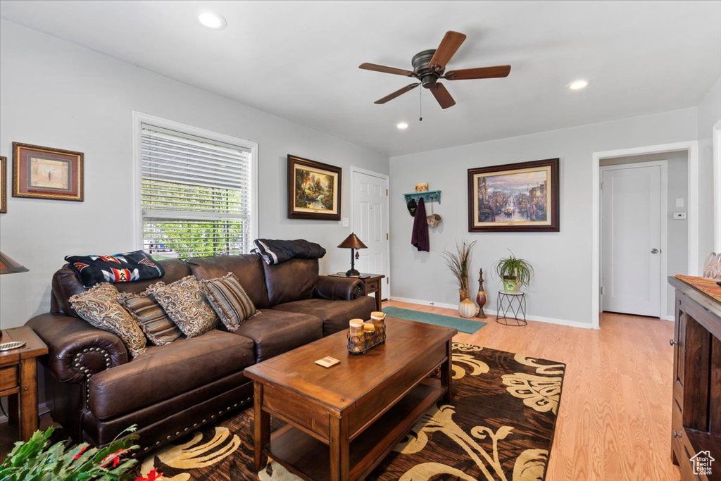 Living area with ceiling fan, recessed lighting, baseboards, and light wood-style floors