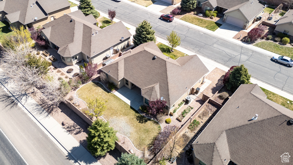 Birds eye view of property featuring a residential view