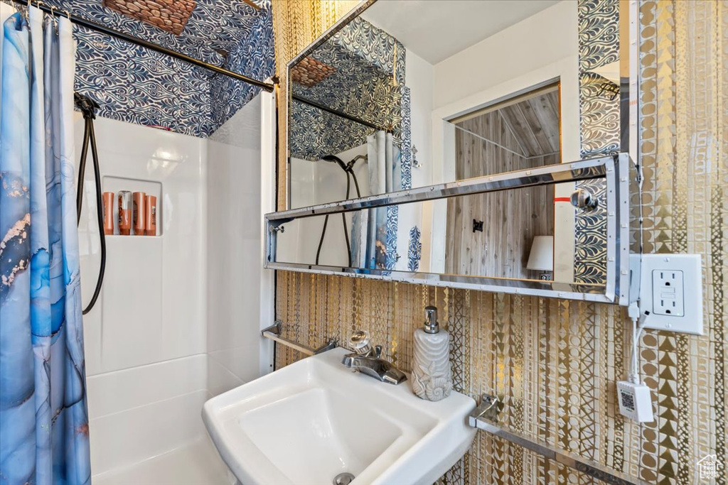 Bathroom with a sink