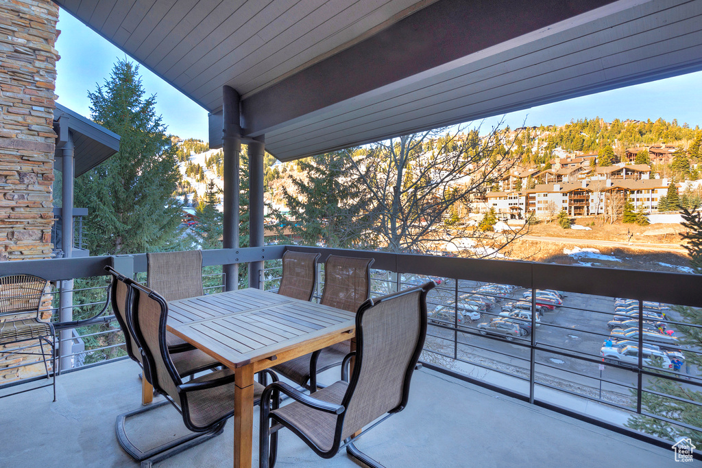 Balcony featuring outdoor dining space