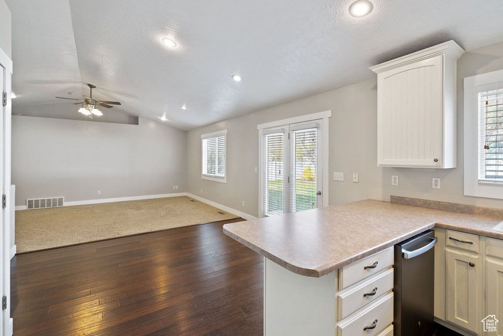 Kitchen with a peninsula, open floor plan, visible vents, recessed lighting, and a ceiling fan
