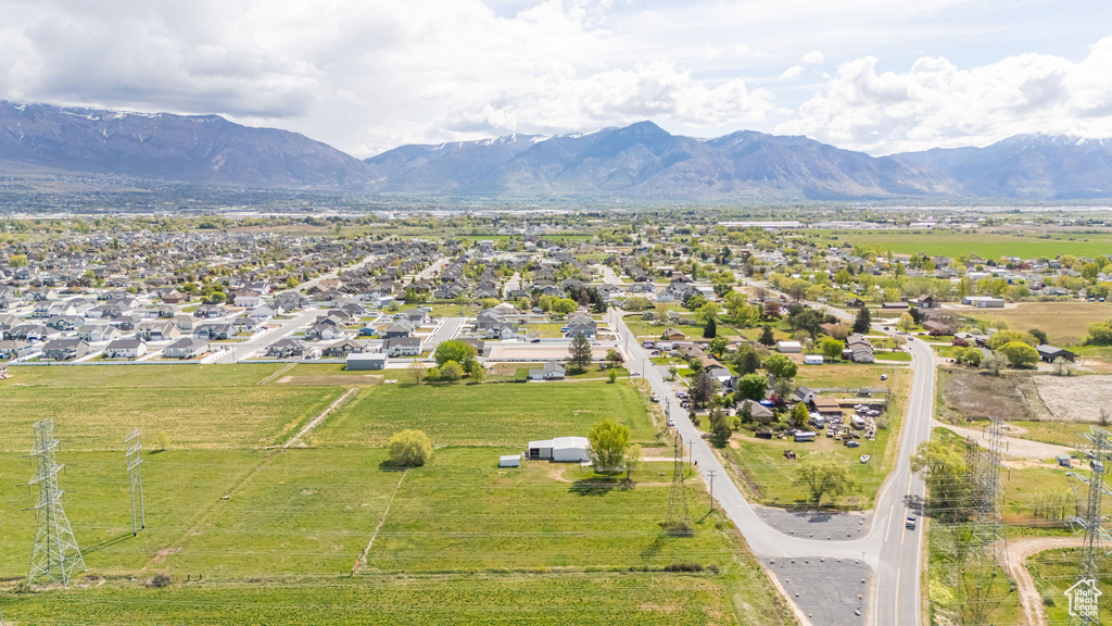 Aerial view with a mountain view