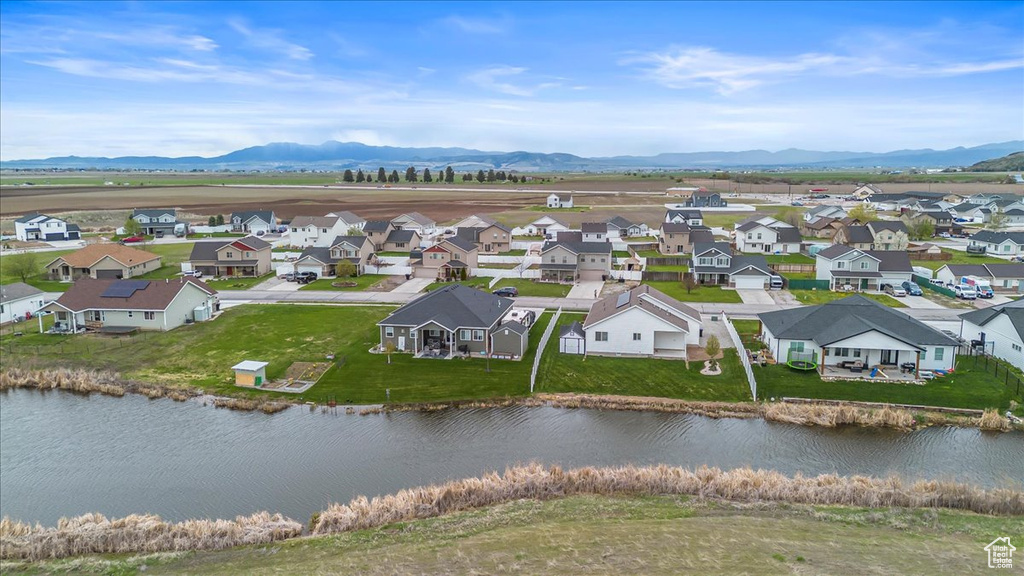 Bird's eye view featuring a residential view and a water and mountain view