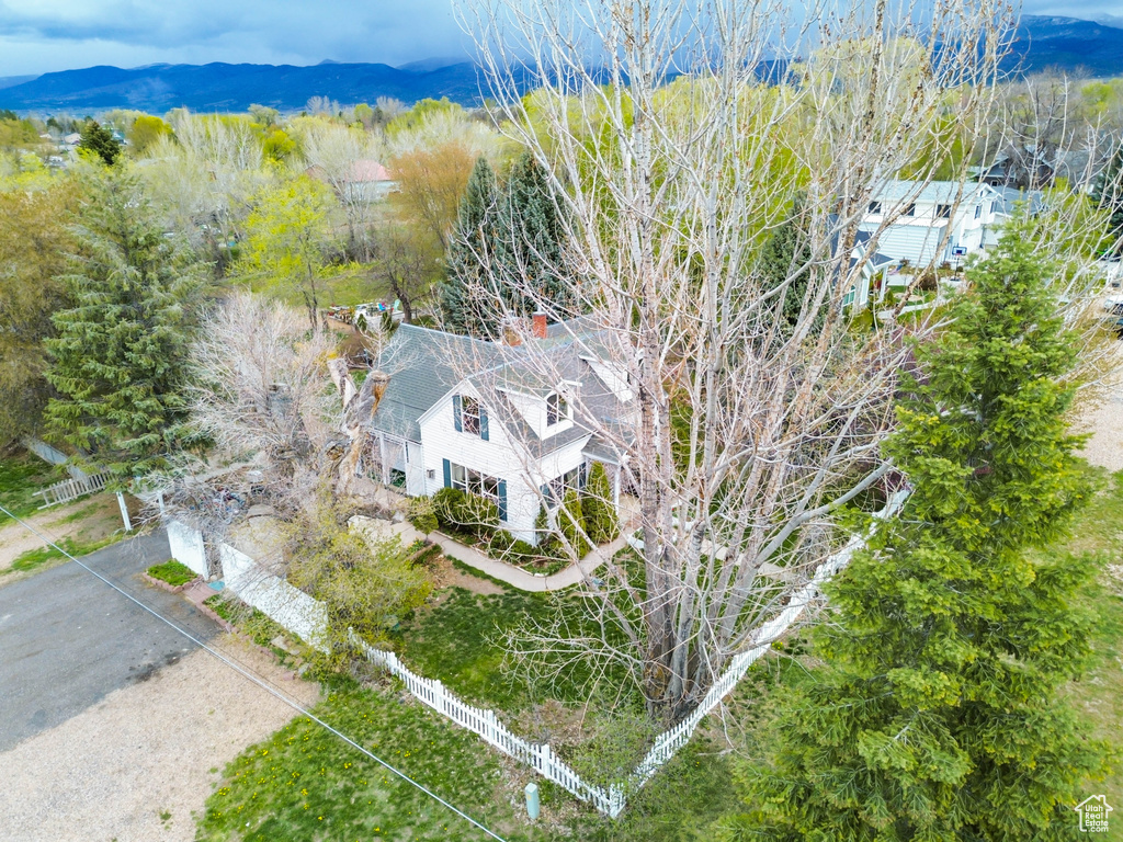 Aerial view with a mountain view