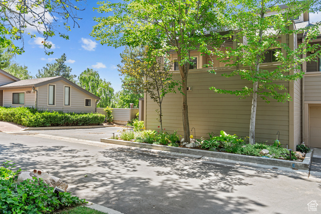 4758 S ICHABOD ST Holladay, UT 84117