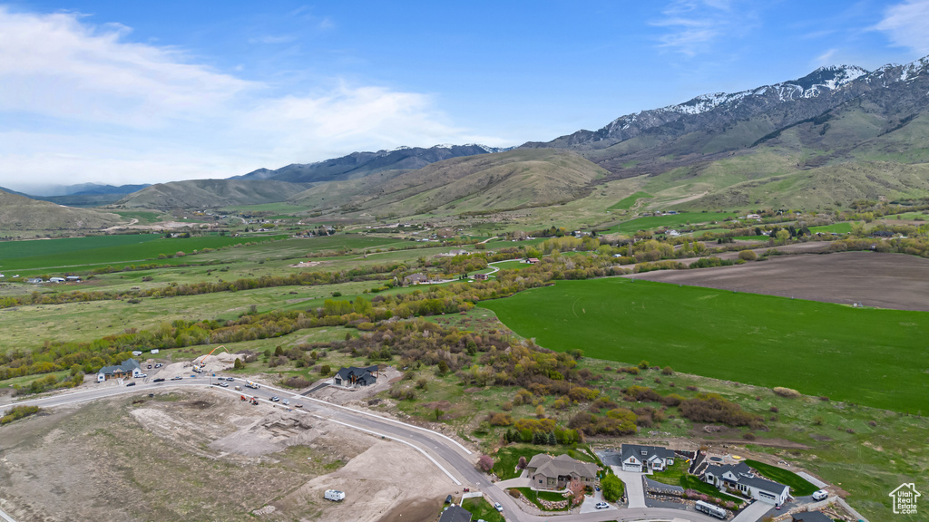Bird\\\'s eye view featuring a mountain view