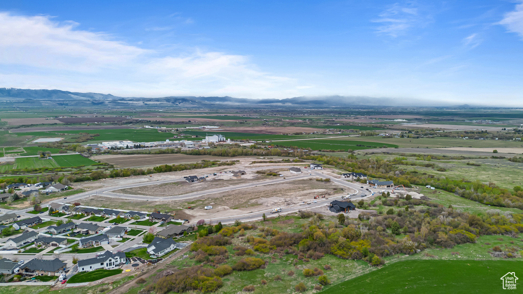 Bird\\\'s eye view featuring a mountain view