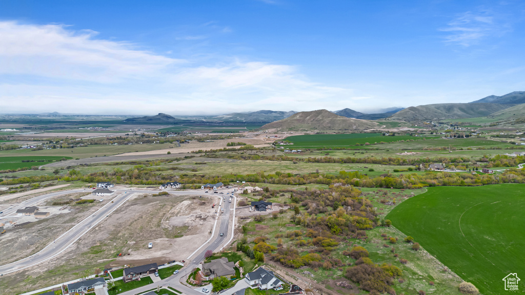 Bird\\\'s eye view featuring a mountain view