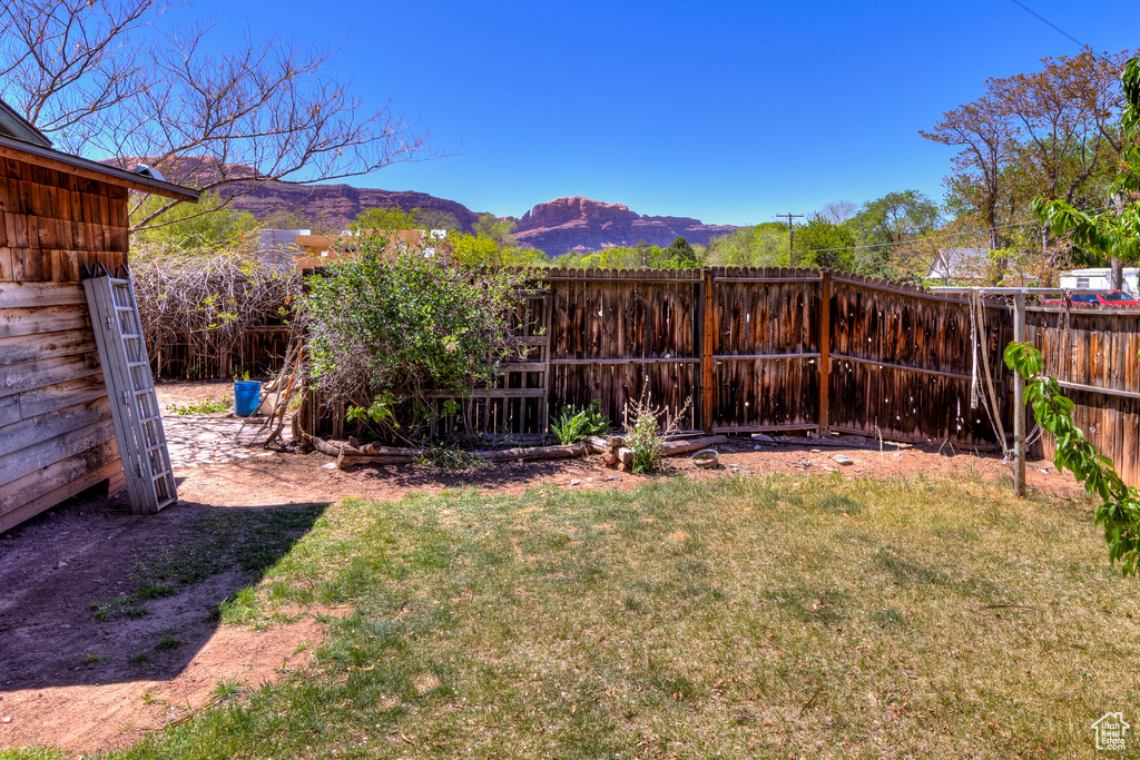 View of yard with a mountain view