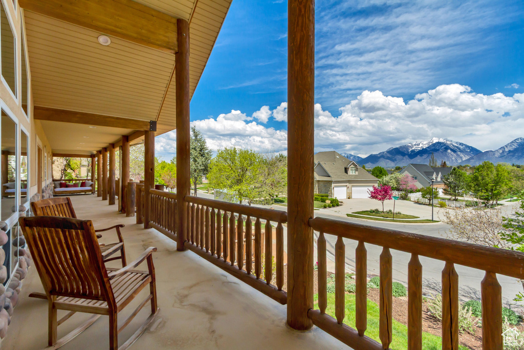 Balcony featuring a mountain view