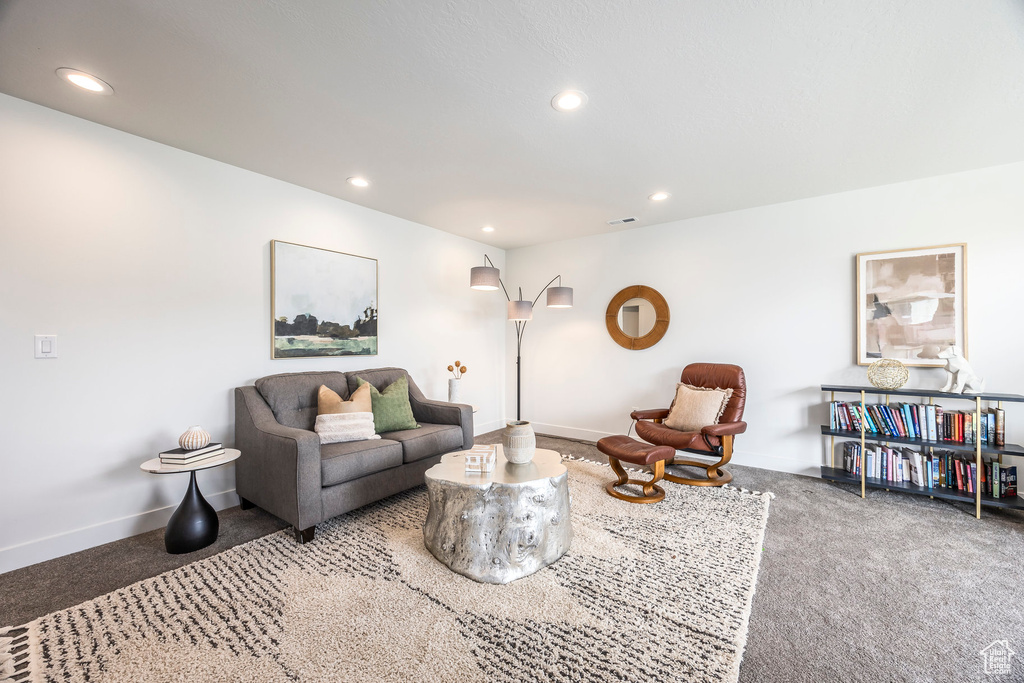 Living room with baseboards, carpet flooring, recessed lighting, and visible vents