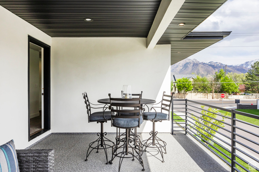 Balcony featuring a mountain view