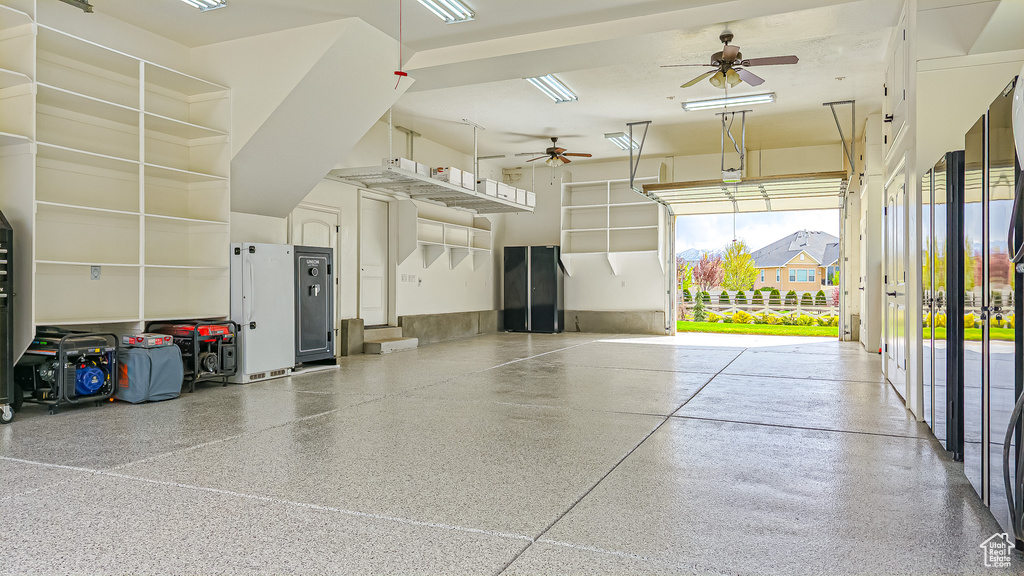 Garage with a ceiling fan