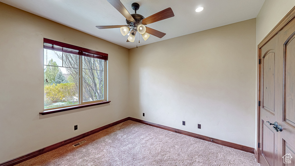 Carpeted spare room featuring baseboards, a ceiling fan, recessed lighting, and visible vents